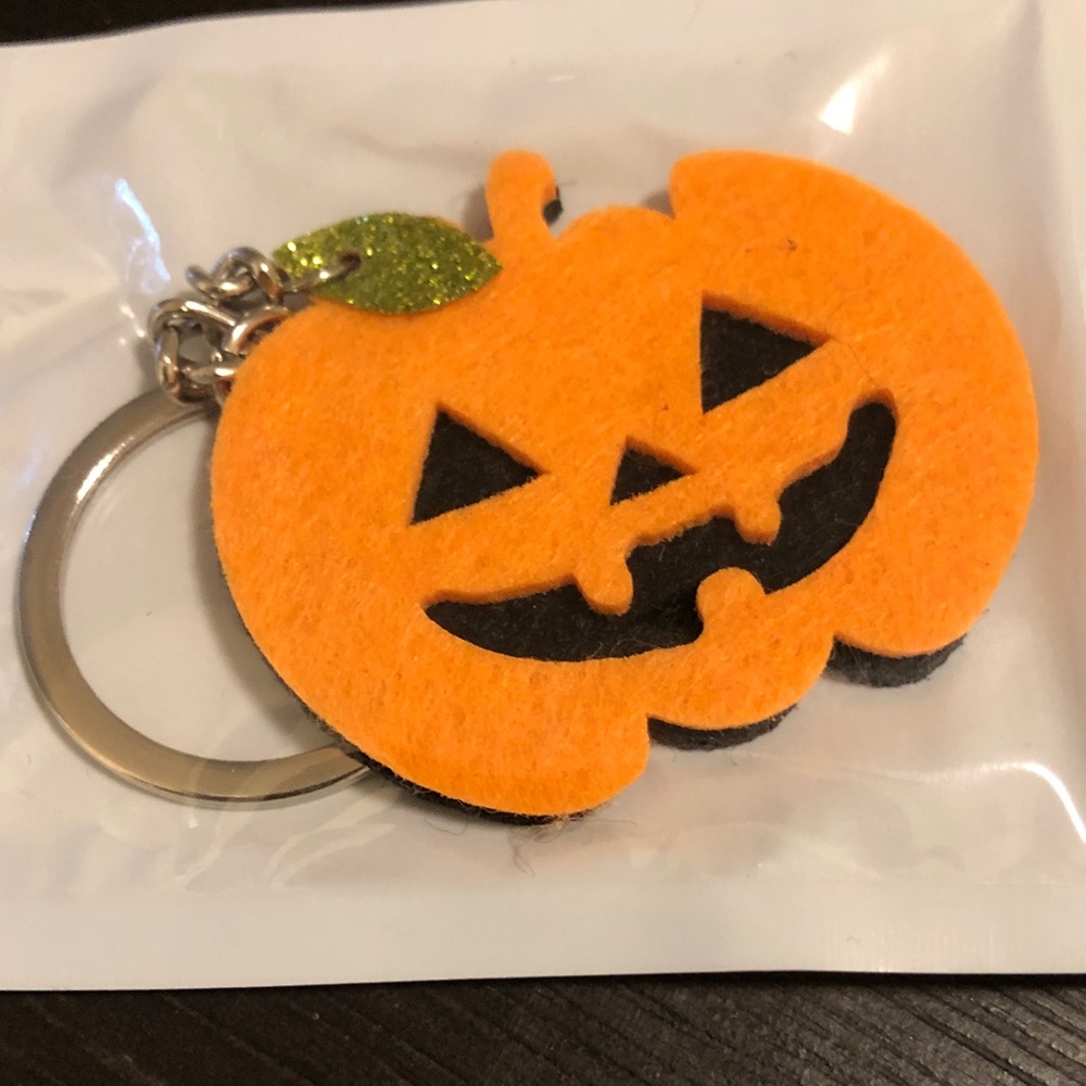 Halloween Pumpkin Felt Keychain - Orange Jack-O'-Lantern